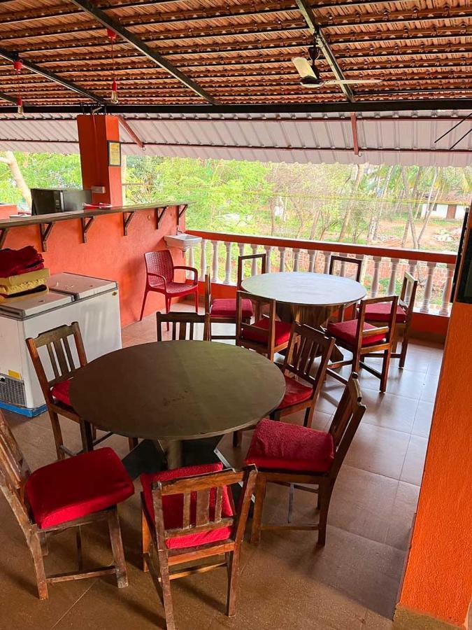 Bonds Hostel Candolim Exterior foto